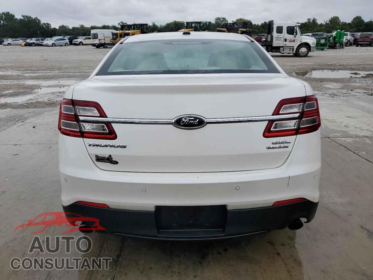 FORD TAURUS 2013 - 1FAHP2E84DG111596