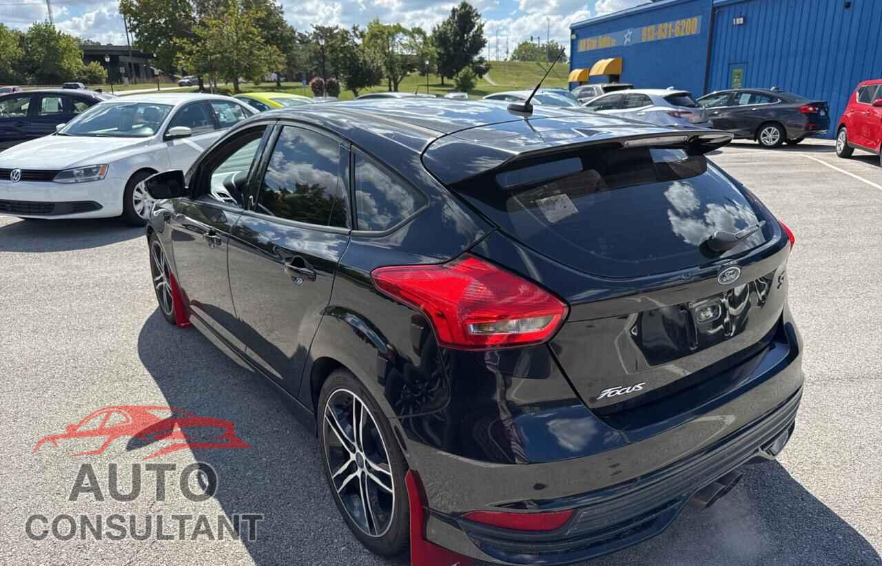 FORD FOCUS 2017 - 1FADP3L90HL348437