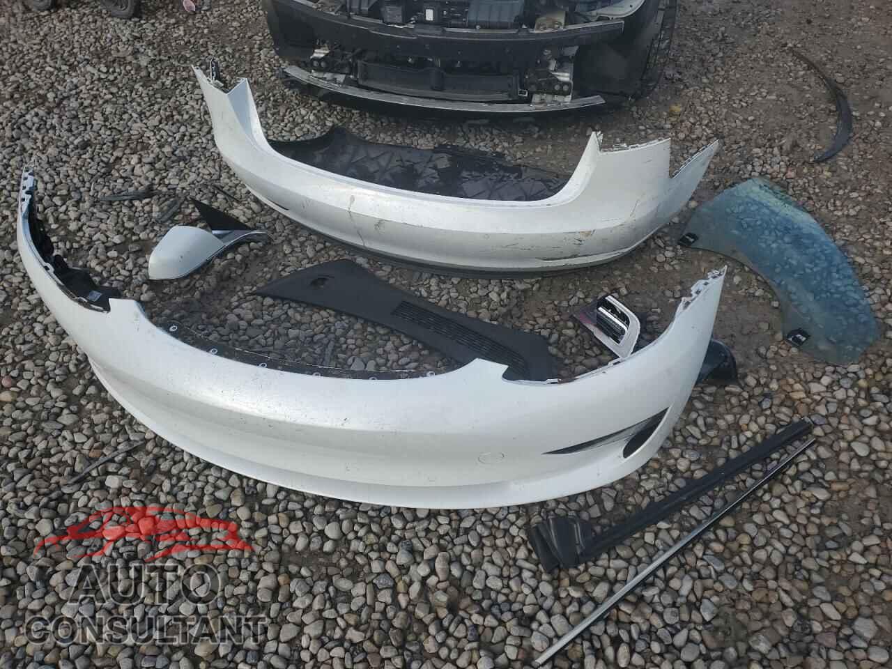 TESLA MODEL 3 2018 - 5YJ3E1EB7JF084237