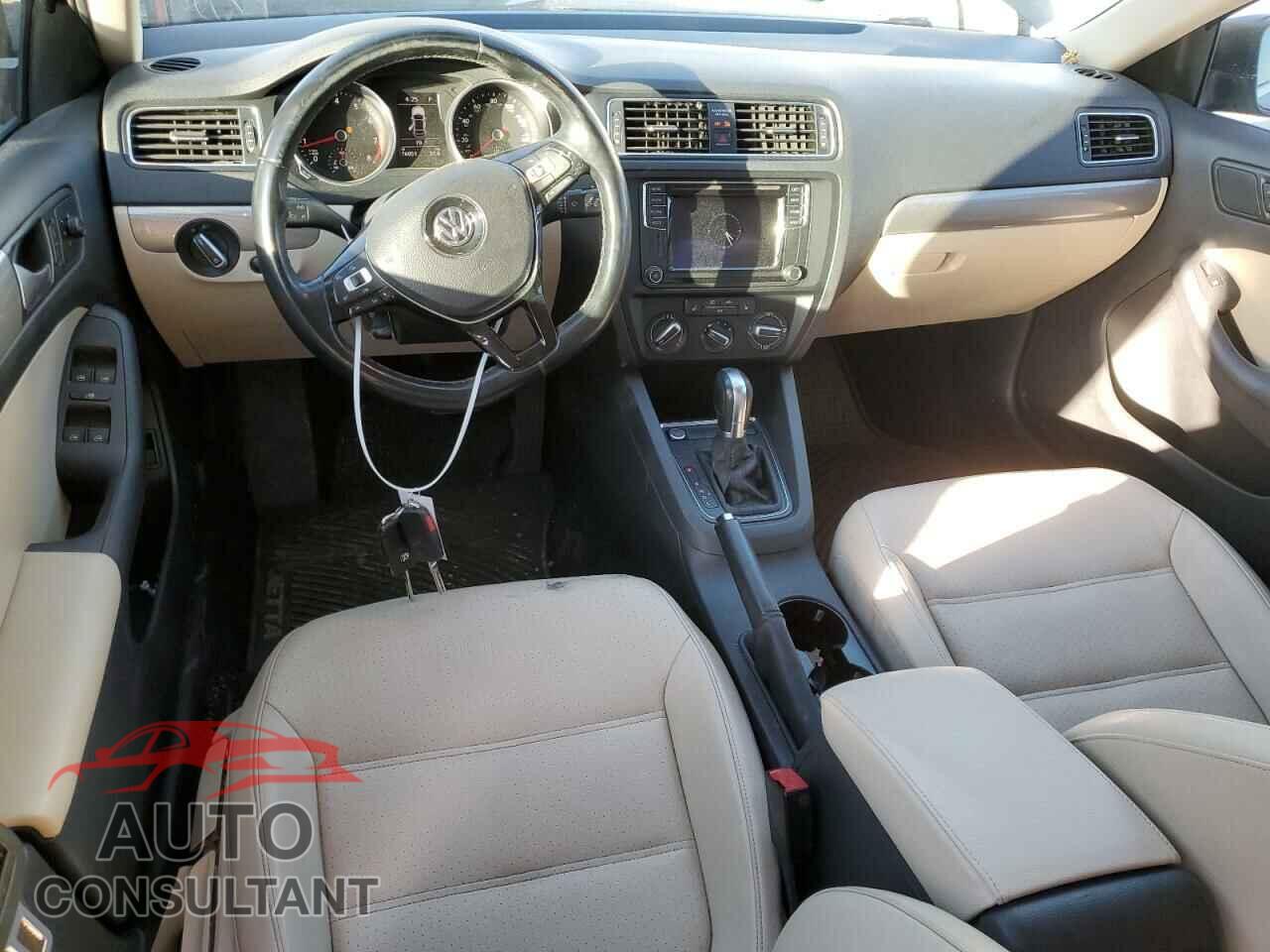 VOLKSWAGEN JETTA 2017 - 3VWDB7AJ5HM341685