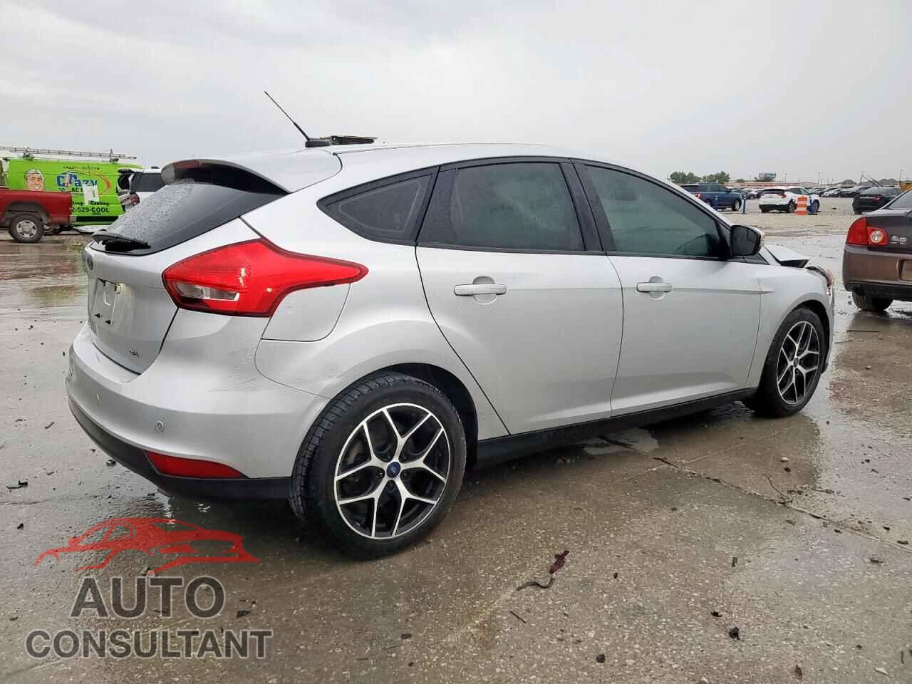 FORD FOCUS 2017 - 1FADP3M22HL255131