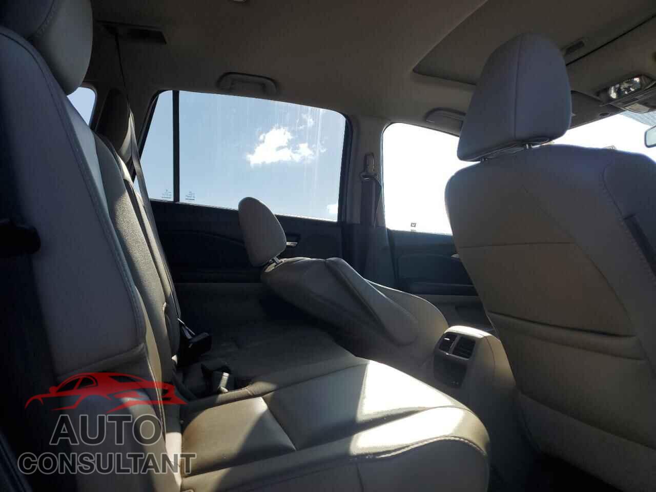 HONDA PILOT 2017 - 5FNYF5H56HB000015