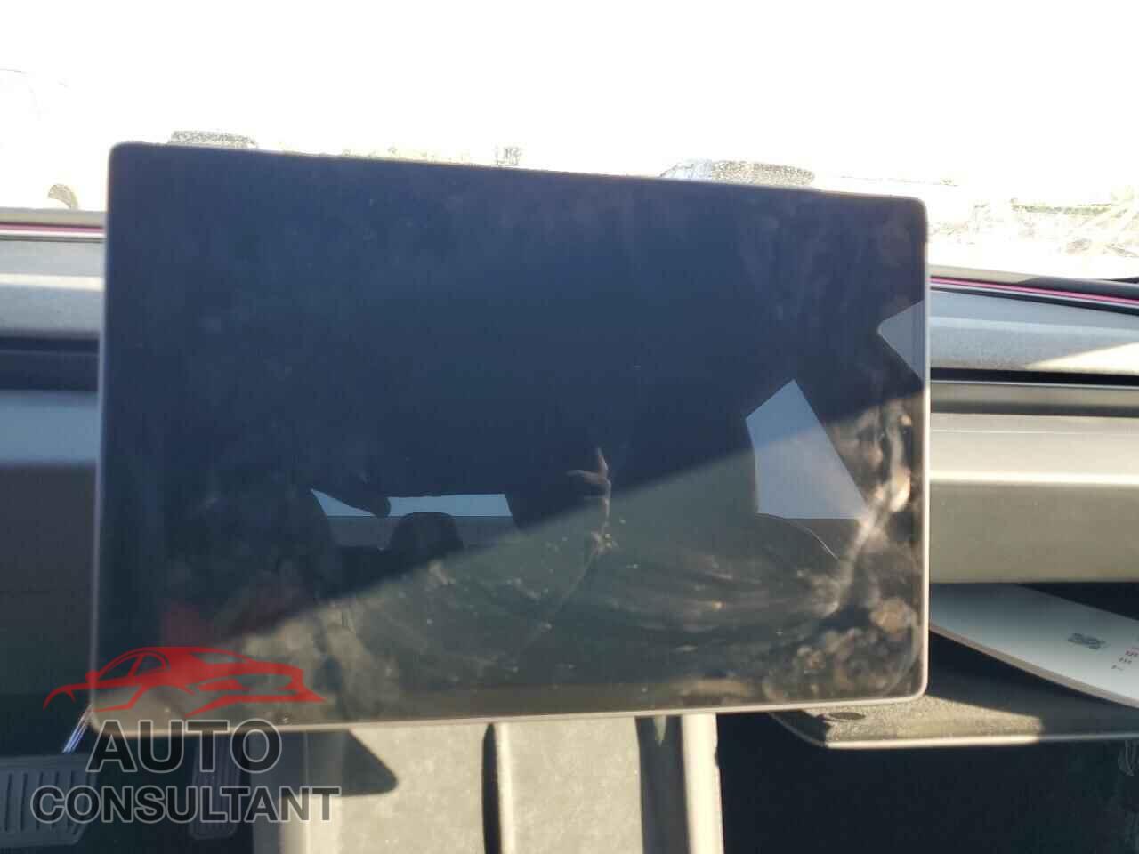 TESLA MODEL 3 2025 - 5YJ3E1EB5SF890028