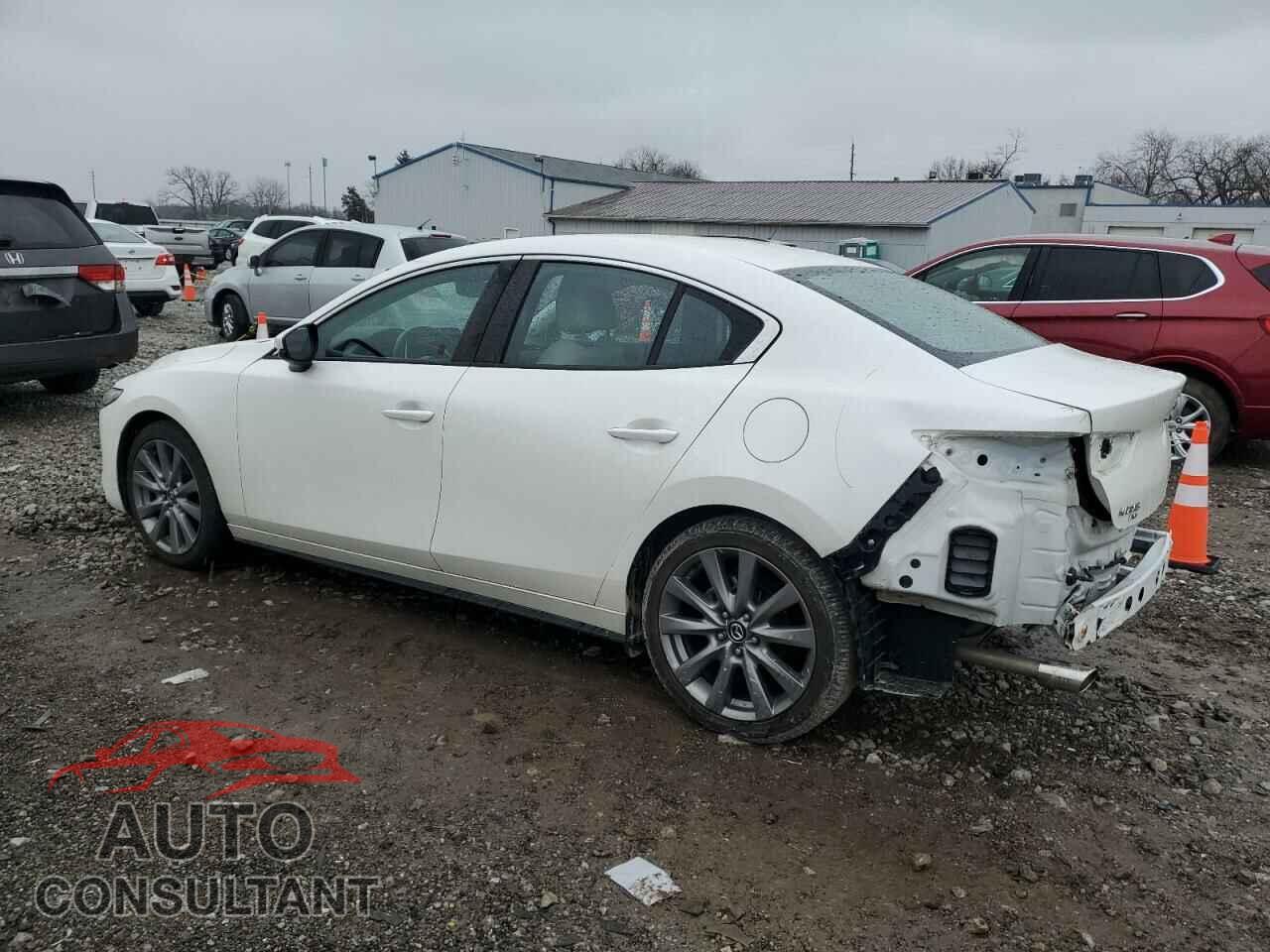 MAZDA 3 2019 - JM1BPBAM8K1118330