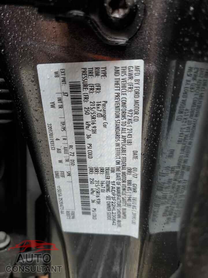 FORD FOCUS 2017 - 1FADP3F22HL230842