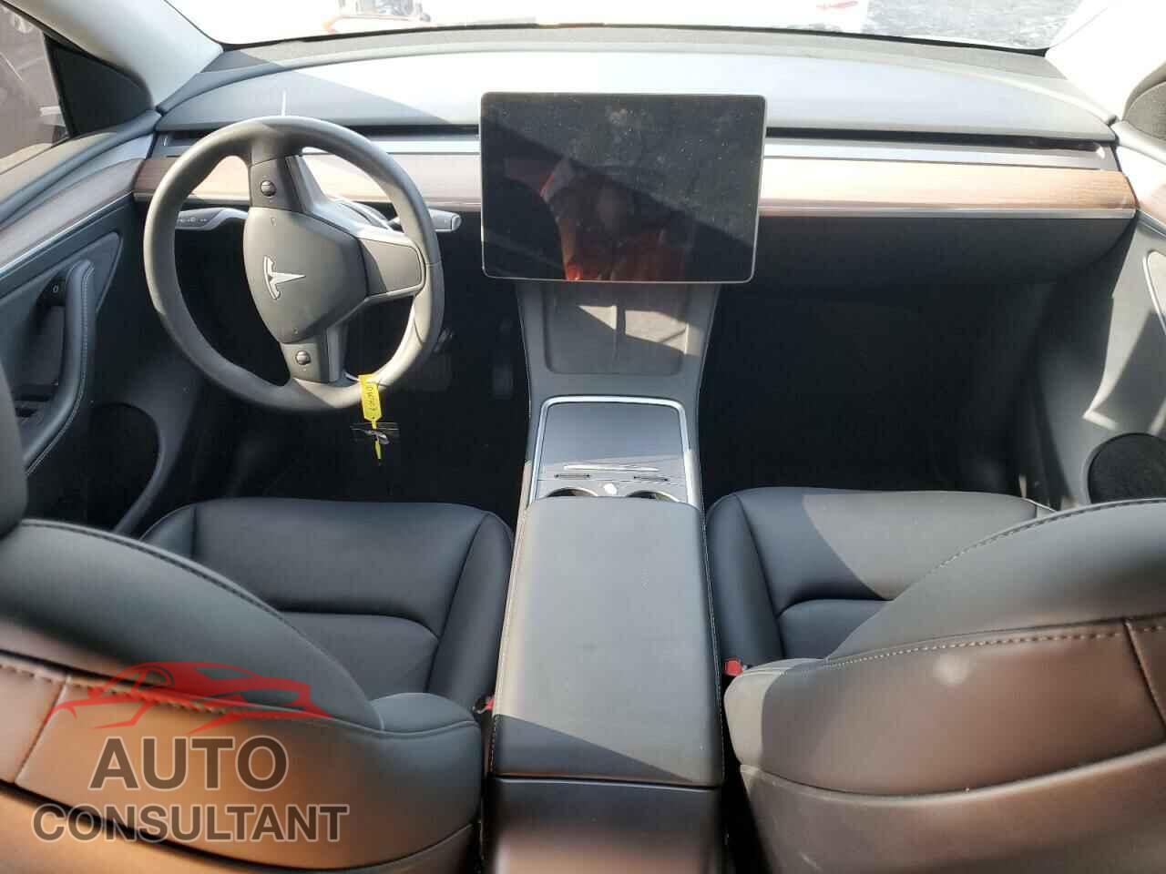 TESLA MODEL Y 2024 - 7SAYGDEE5RF060707
