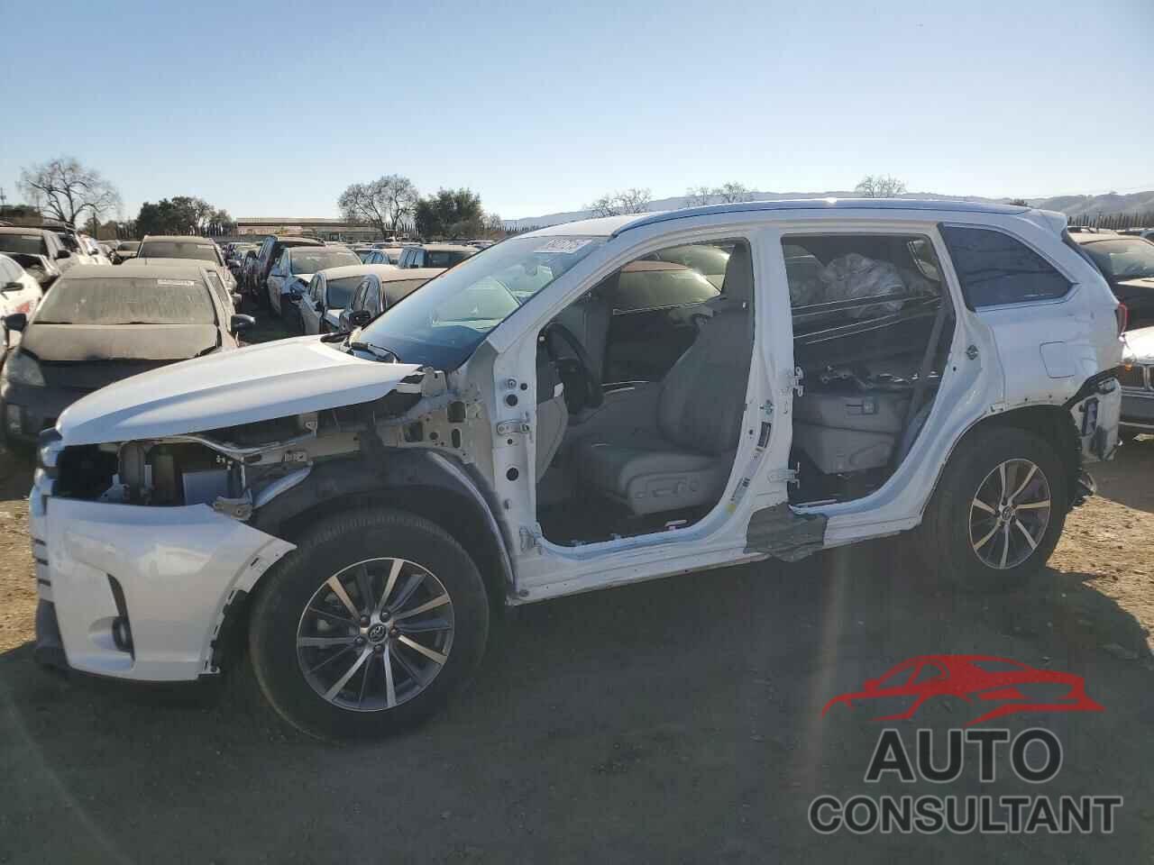 TOYOTA HIGHLANDER 2018 - 5TDJZRFH3JS811382