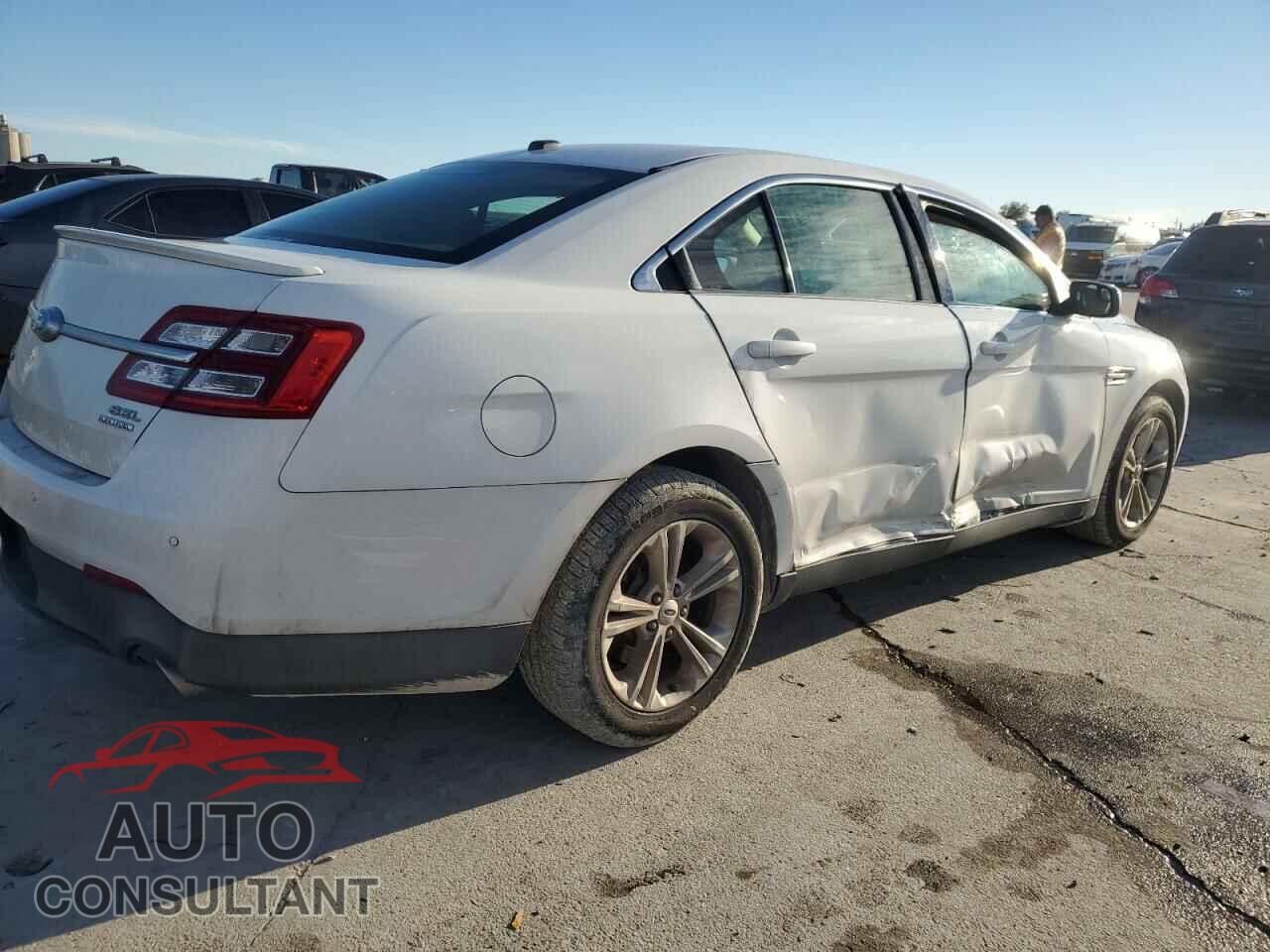 FORD TAURUS 2015 - 1FAHP2E82FG181195