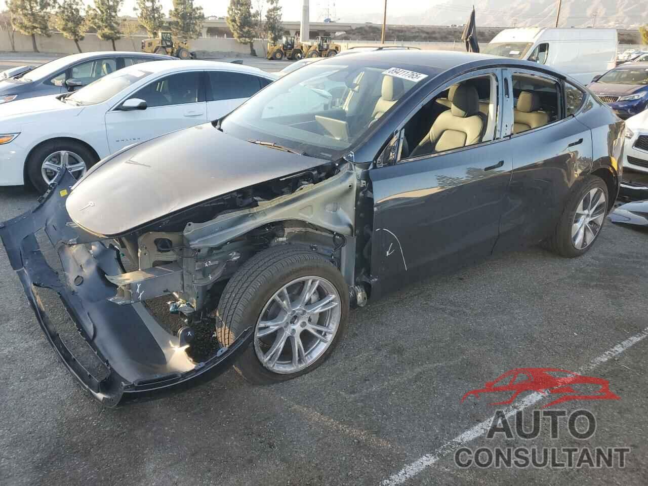 TESLA MODEL Y 2024 - 7SAYGDEE1RF002710