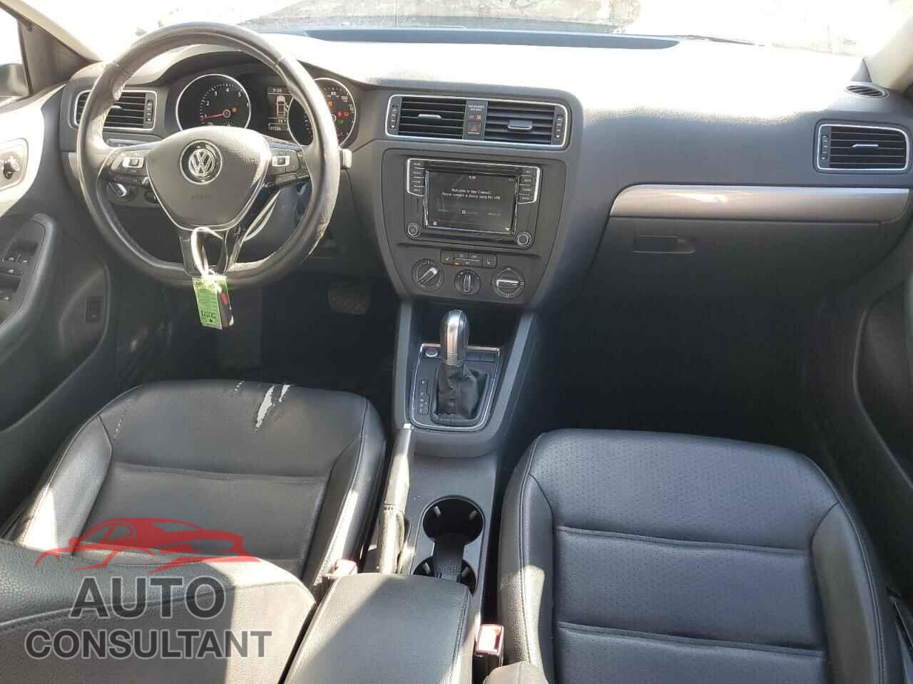 VOLKSWAGEN JETTA 2017 - 3VWDB7AJ1HM264491