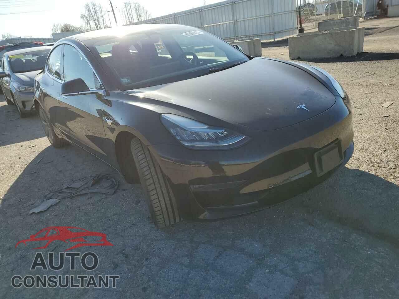 TESLA MODEL 3 2018 - 5YJ3E1EA5JF015943