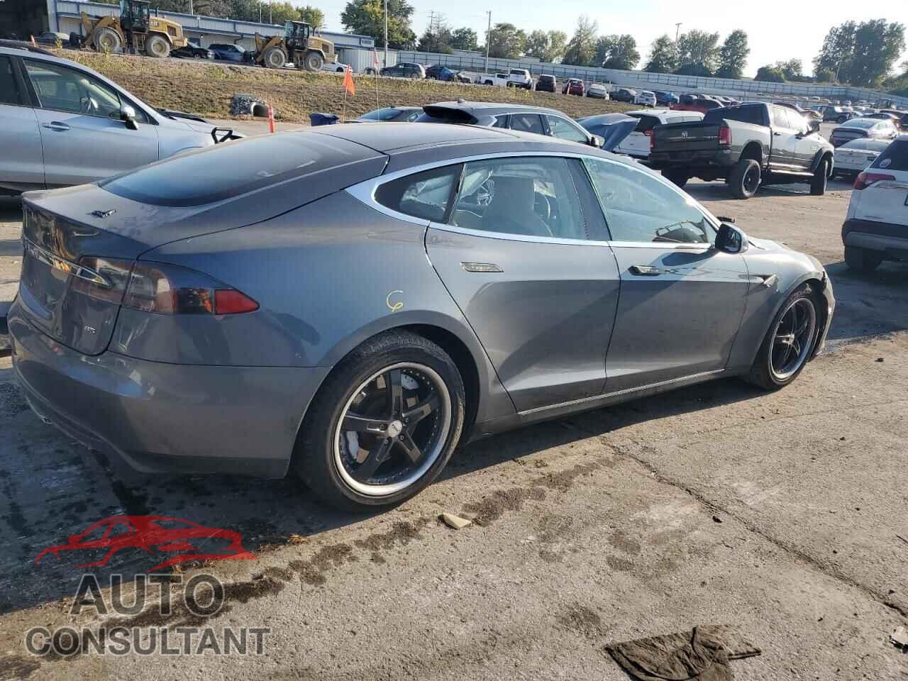 TESLA MODEL S 2014 - 5YJSA1H16EFP40203