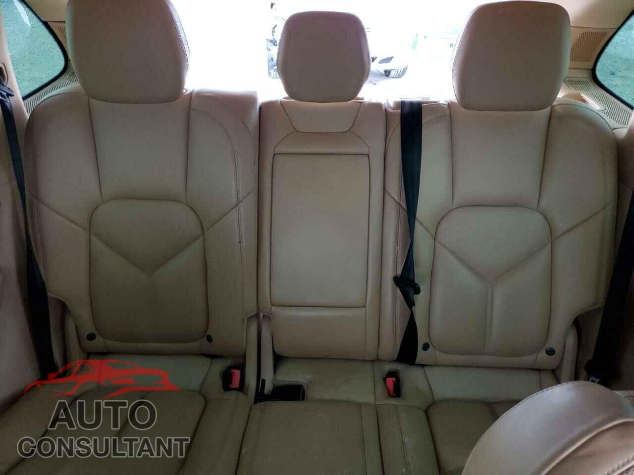 PORSCHE CAYENNE 2016 - WP1AA2A24GLA11362