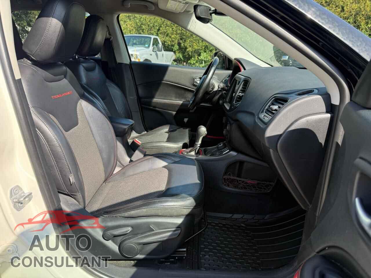 JEEP COMPASS 2019 - 3C4NJDDB8KT649914