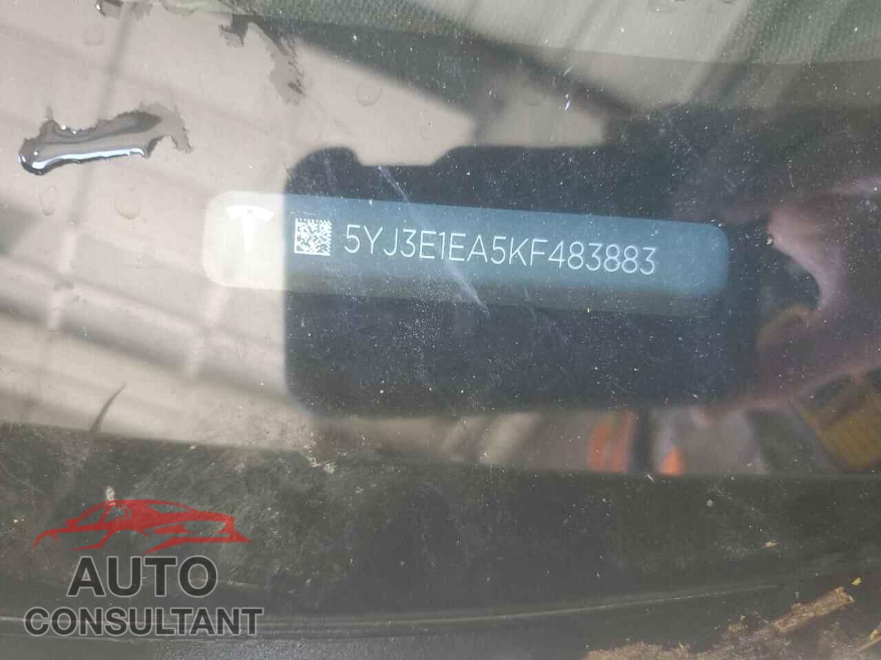 TESLA MODEL 3 2019 - 5YJ3E1EA5KF483883