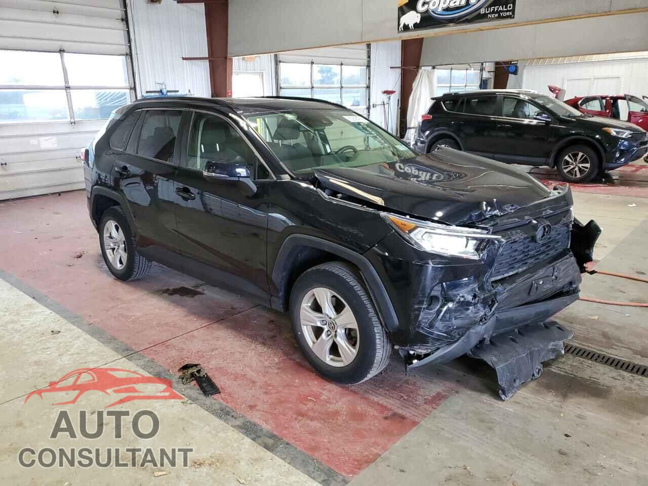 TOYOTA RAV4 2021 - JTMP1RFV0MD076318