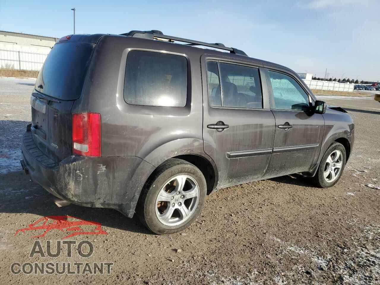 HONDA PILOT 2015 - 5FNYF4H61FB068156