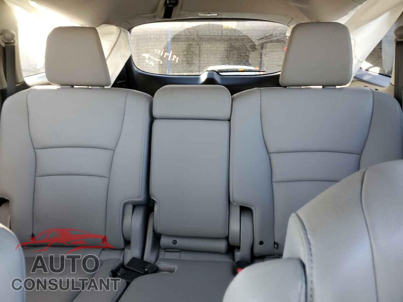HONDA PILOT 2017 - 5FNYF5H50HB044298