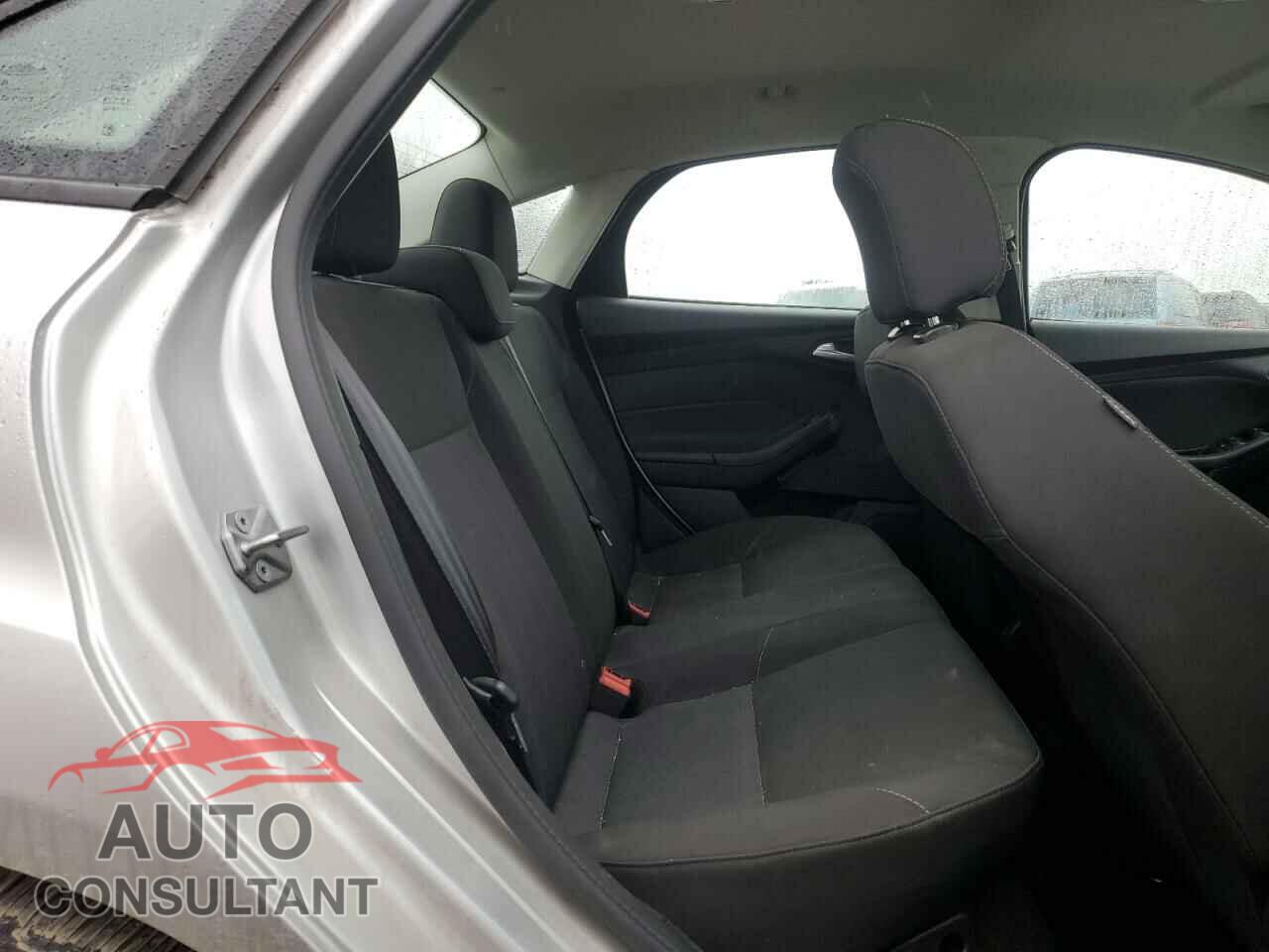FORD FOCUS 2017 - 1FADP3F28HL280354