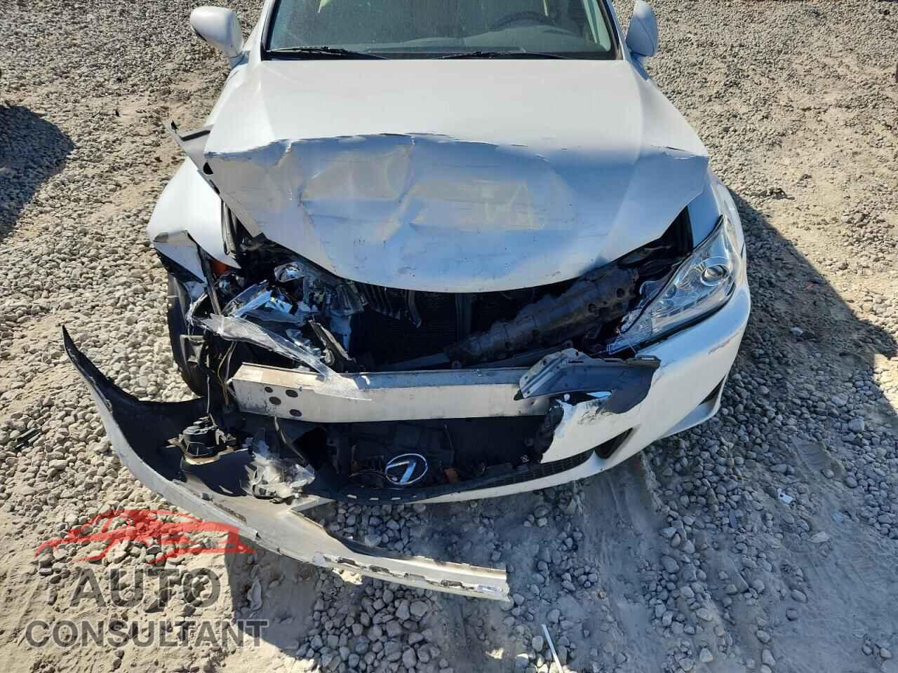 LEXUS IS 2011 - JTHCF5C26B5044983