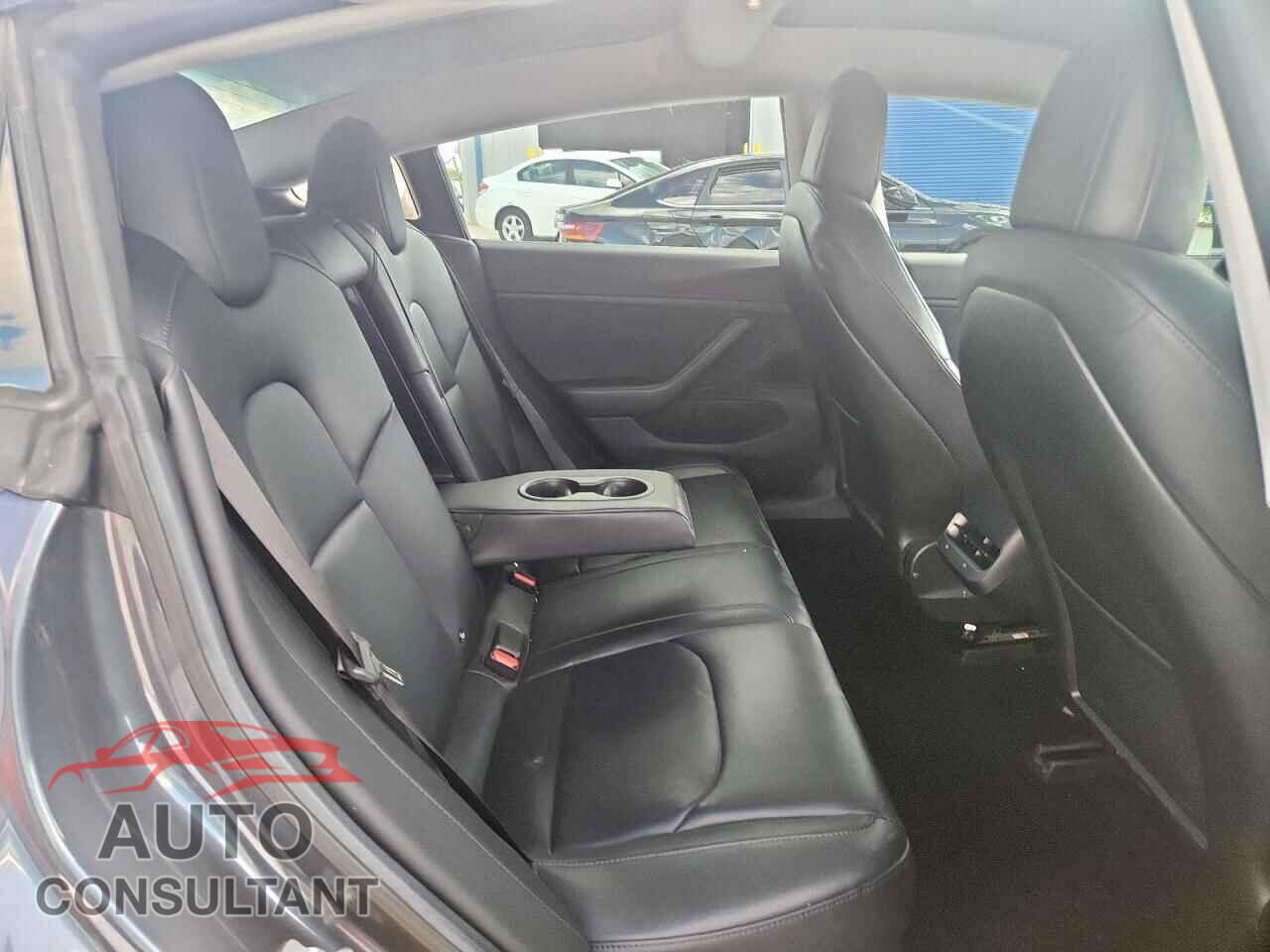 TESLA MODEL 3 2018 - 5YJ3E1EAXJF012097