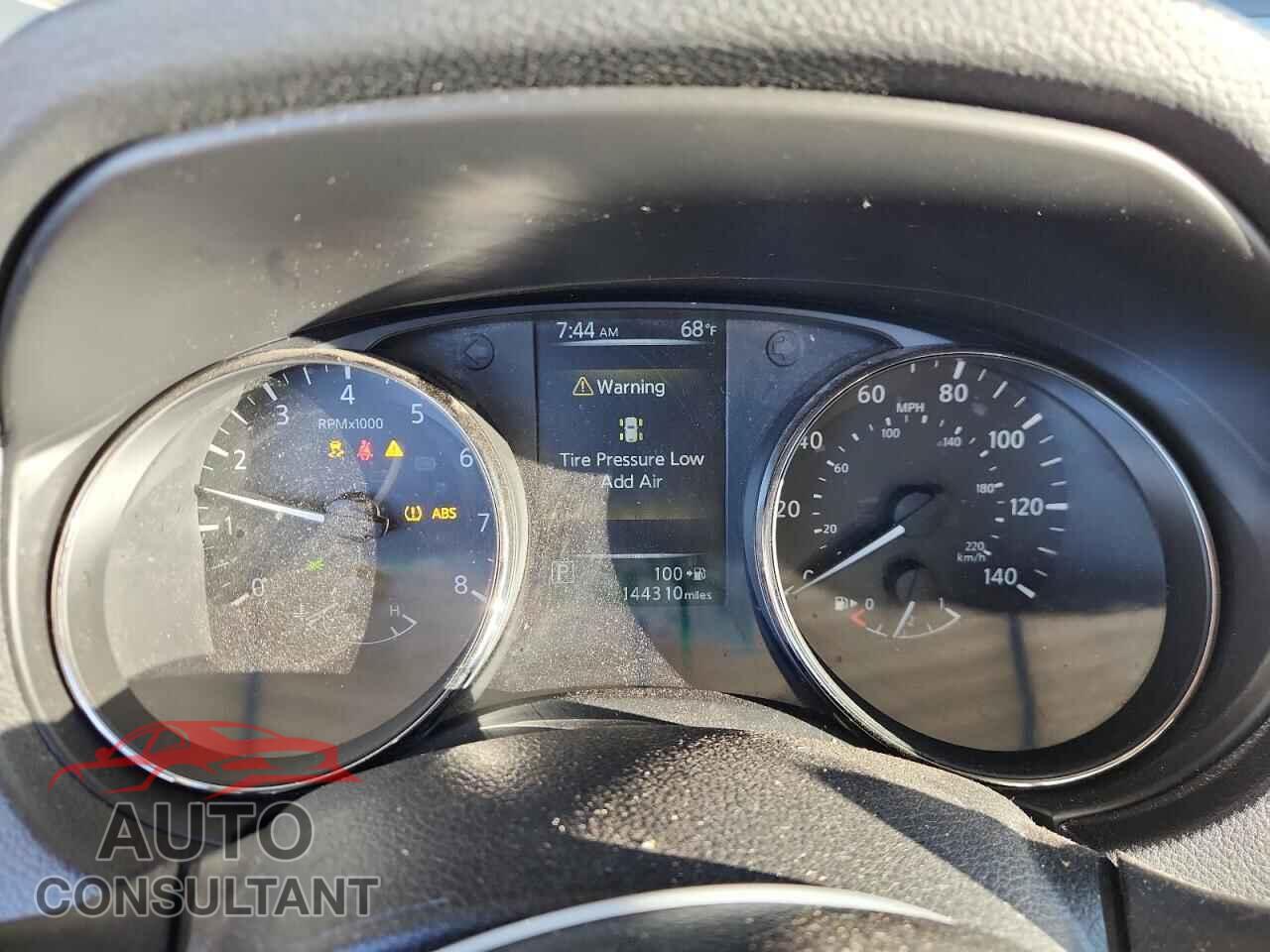 NISSAN ROGUE 2017 - KNMAT2MT8HP540064