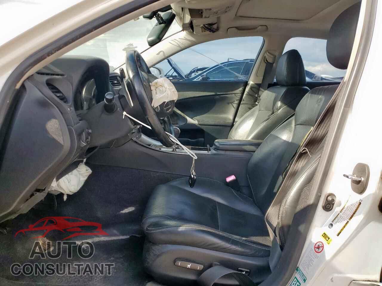 LEXUS IS 2009 - JTHBE262195022828