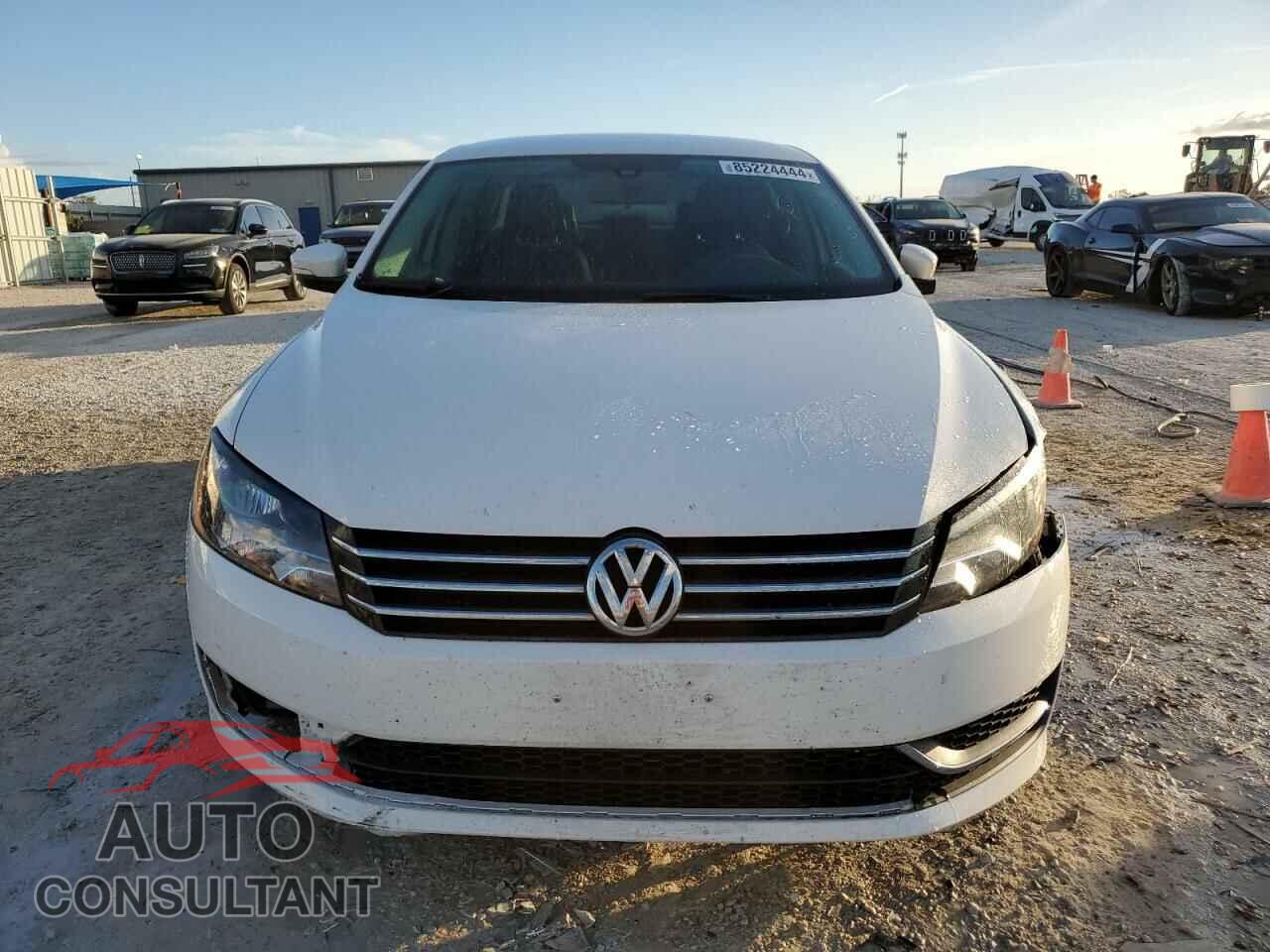 VOLKSWAGEN PASSAT 2015 - 1VWAT7A39FC082196