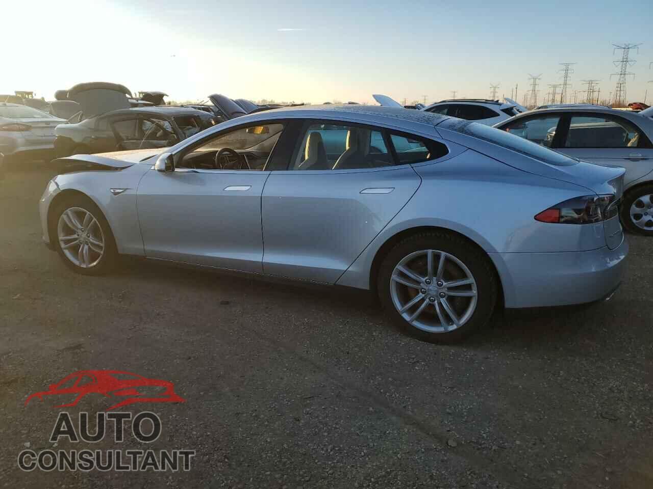 TESLA MODEL S 2014 - 5YJSA1H16EFP32411