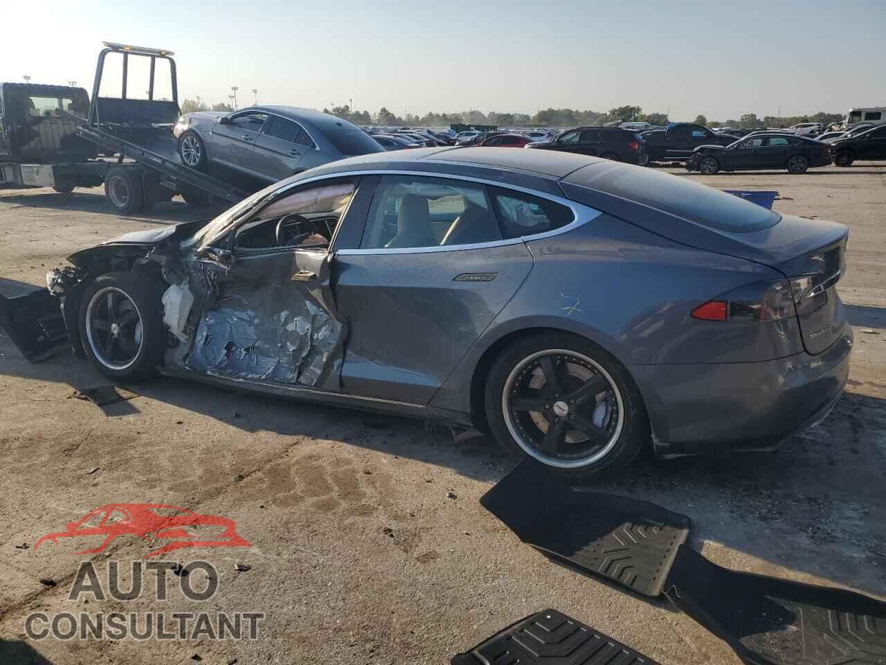 TESLA MODEL S 2014 - 5YJSA1H16EFP40203