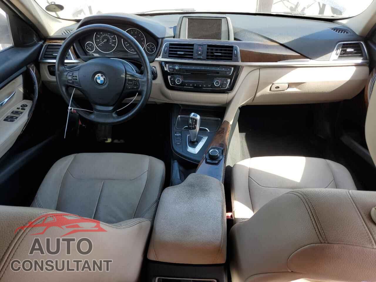 BMW 3 SERIES 2017 - WBA8A3C55HK691502