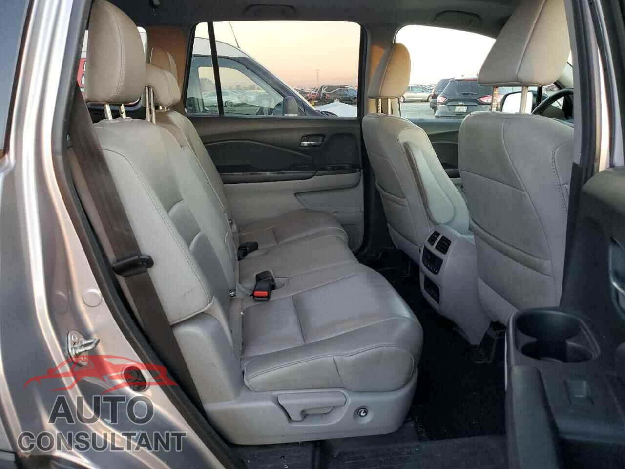 HONDA PILOT 2017 - 5FNYF6H59HB041518