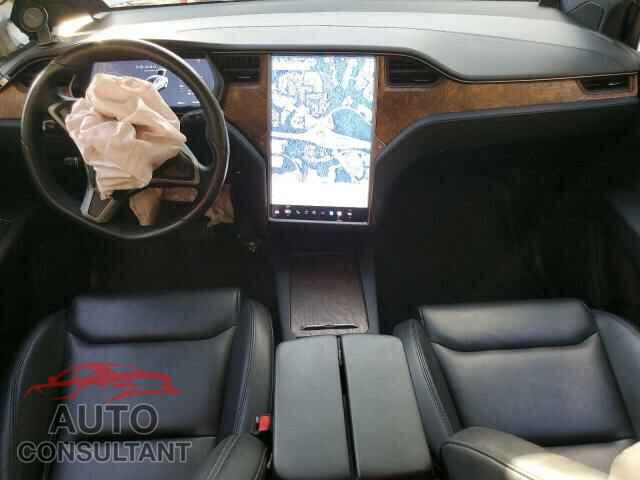 TESLA MODEL X 2020 - 5YJXCBE21LF240210