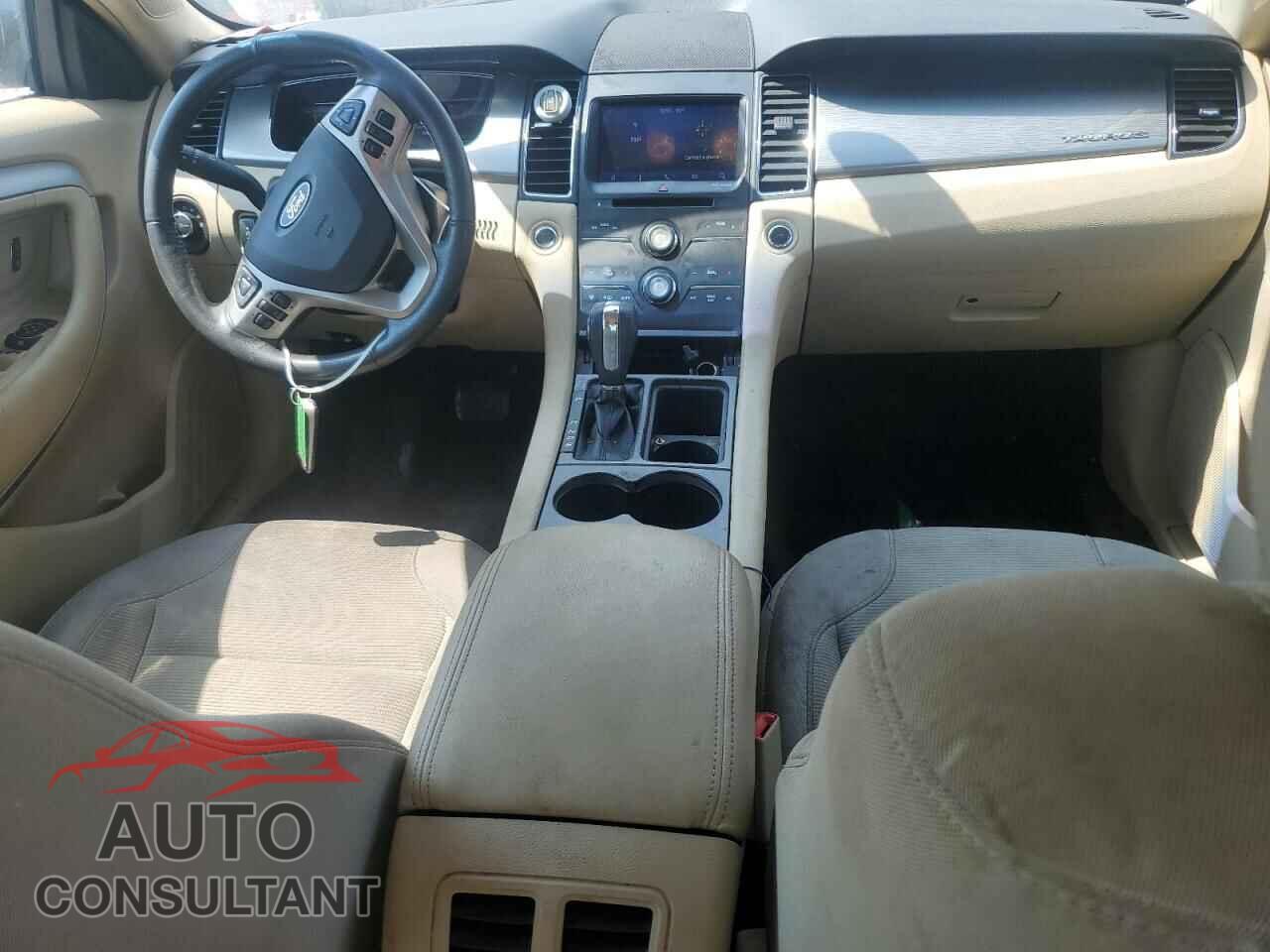 FORD TAURUS 2018 - 1FAHP2E80JG118220
