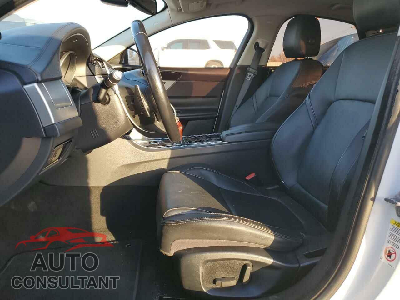 JAGUAR XF 2017 - SAJBR4BVXHCY33167