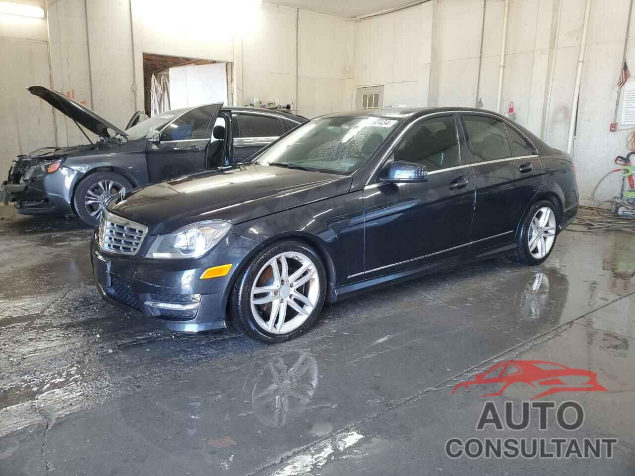 MERCEDES-BENZ C-CLASS 2012 - WDDGF8BB5CR203868