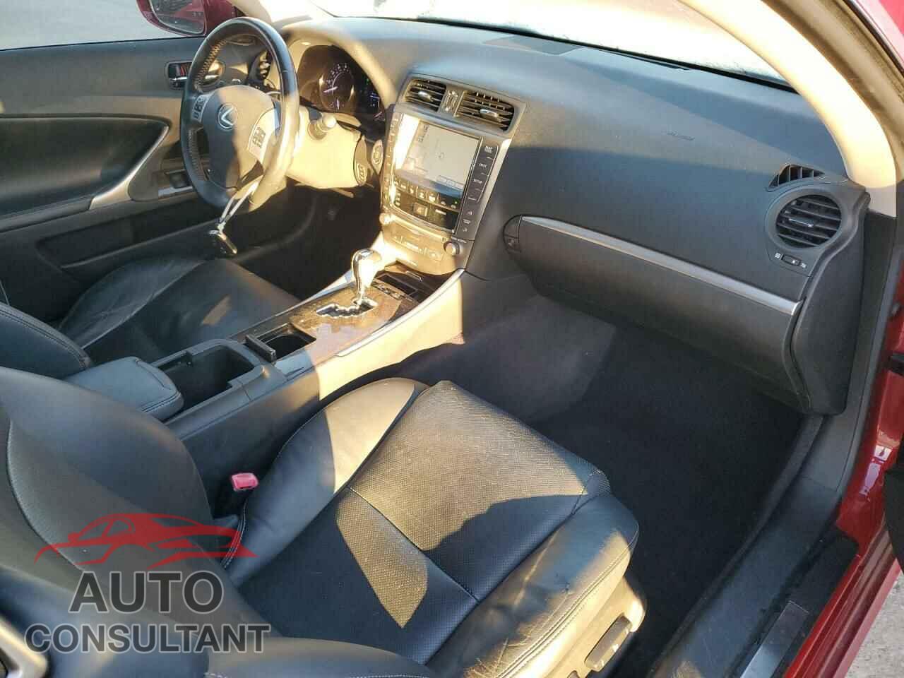 LEXUS IS 2014 - JTHFF2C22E2529414