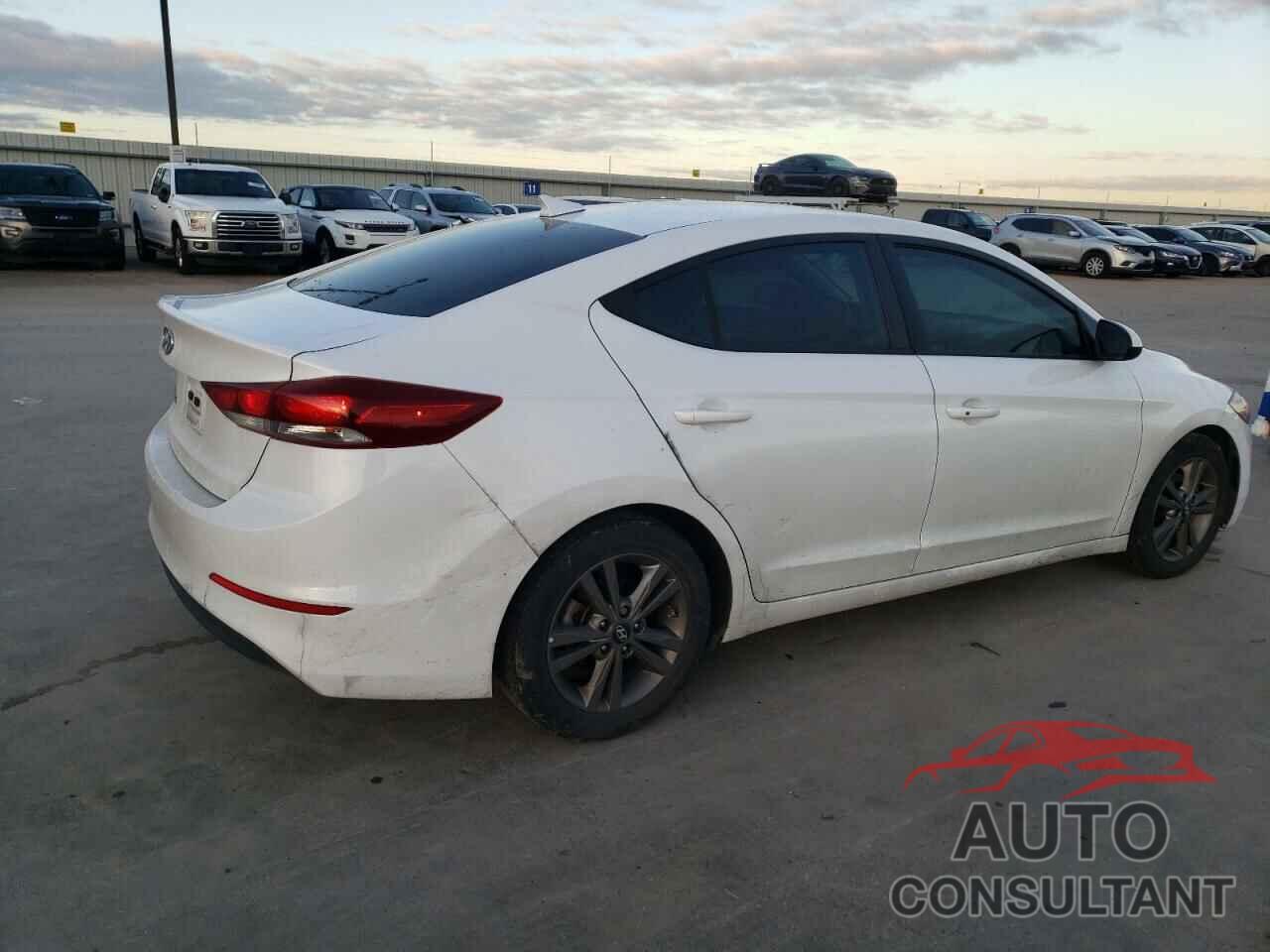 HYUNDAI ELANTRA 2018 - 5NPD84LF2JH323178