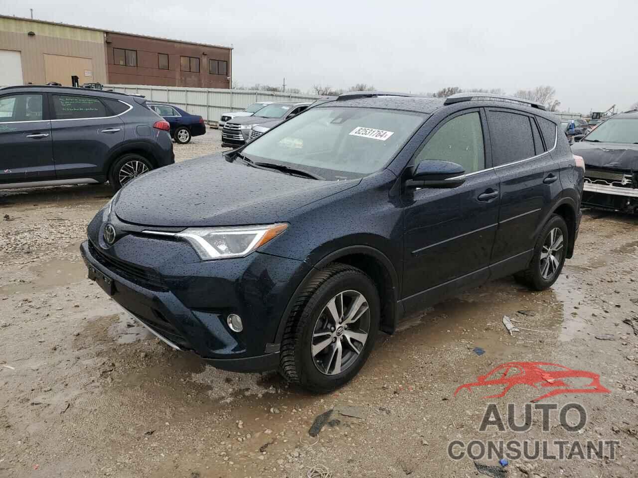 TOYOTA RAV4 2017 - JTMRFREV4HJ163514