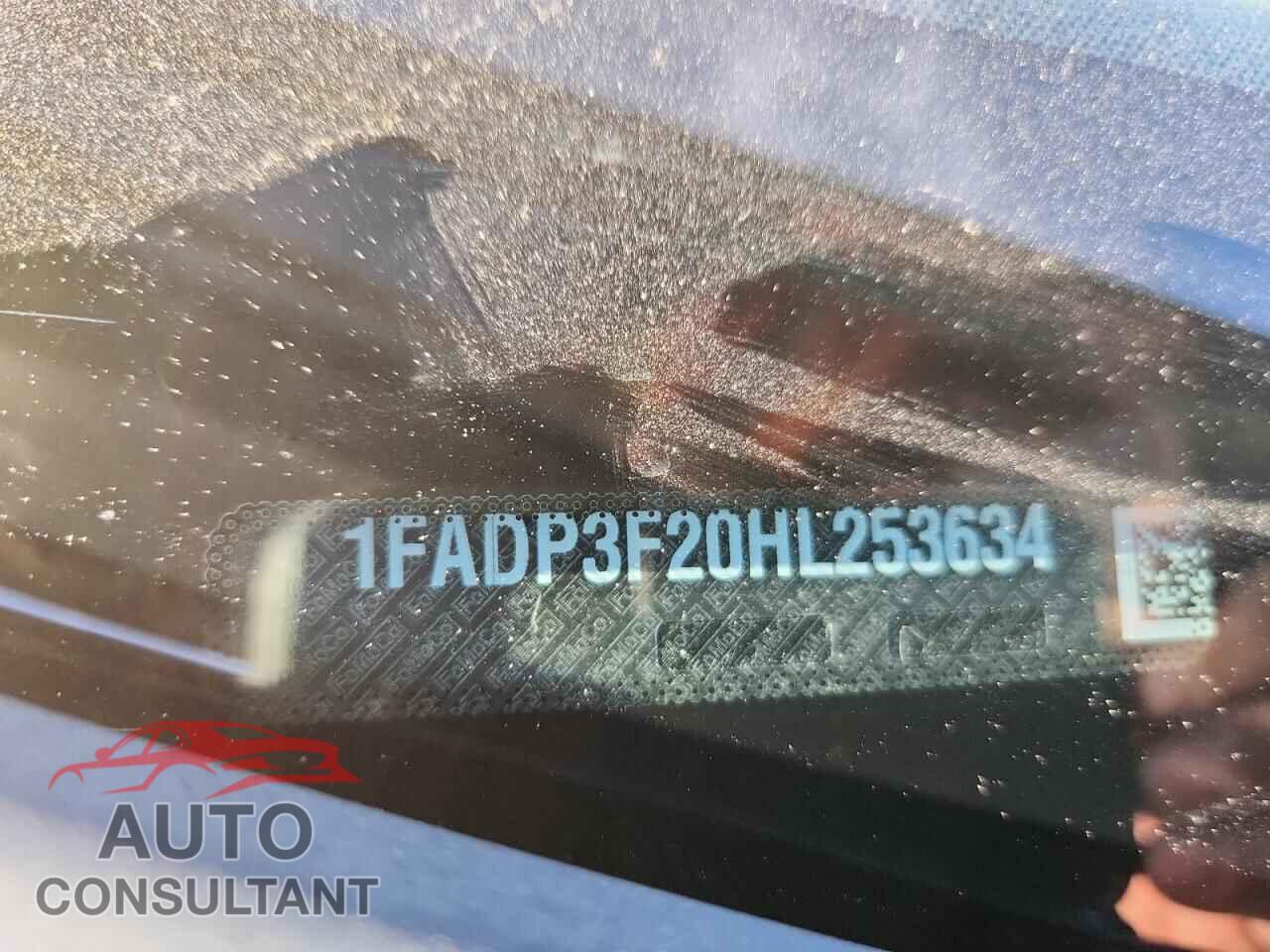 FORD FOCUS 2017 - 1FADP3F20HL253634