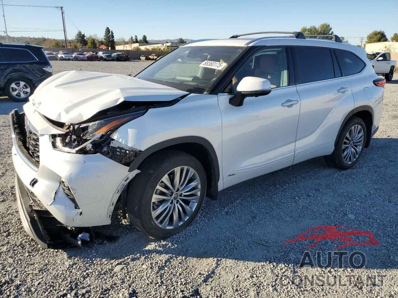 TOYOTA HIGHLANDER 2023 - 5TDEBRCH9PS109246
