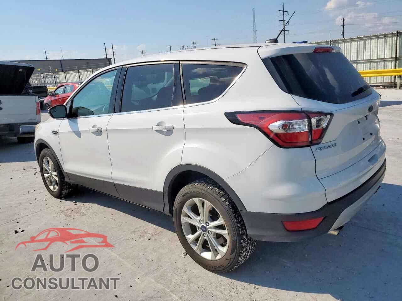 FORD ESCAPE 2017 - 1FMCU0GD2HUB42408