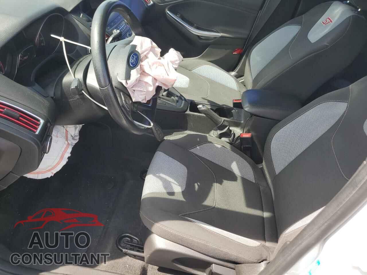 FORD FOCUS 2018 - 1FADP3L9XJL289953
