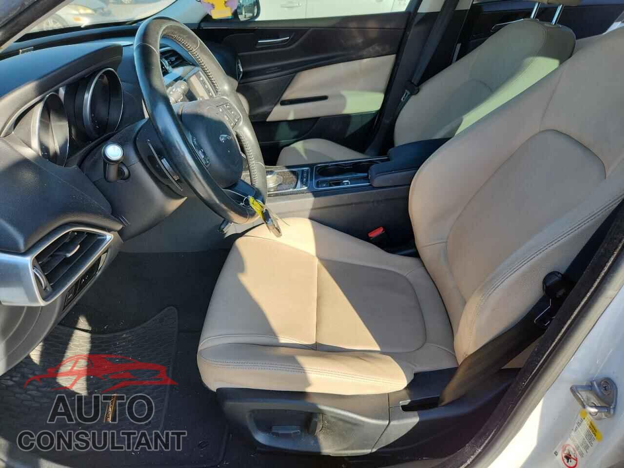 JAGUAR XE 2017 - SAJAR4BG2HA976185