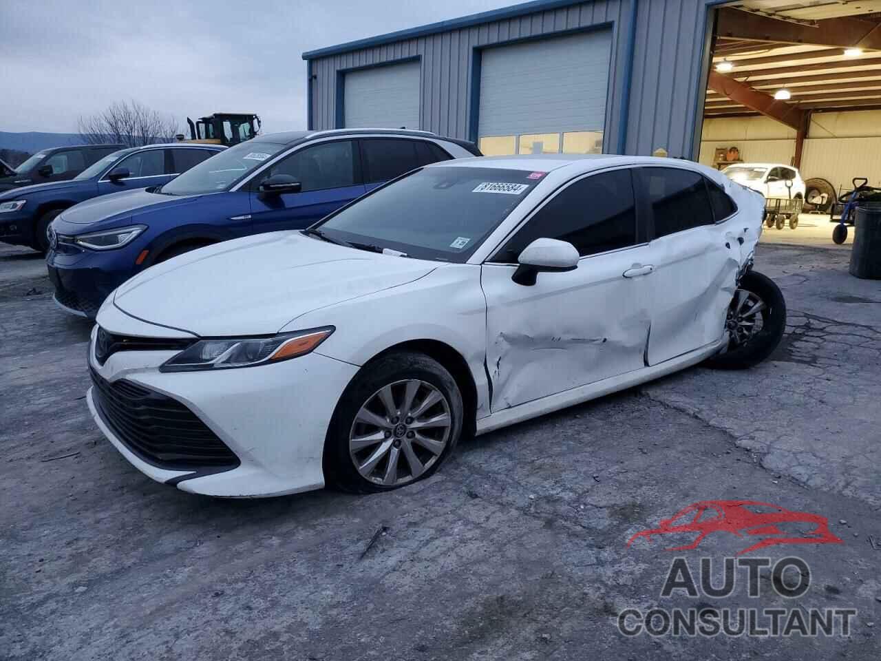 TOYOTA CAMRY 2018 - 4T1B11HK4JU020520