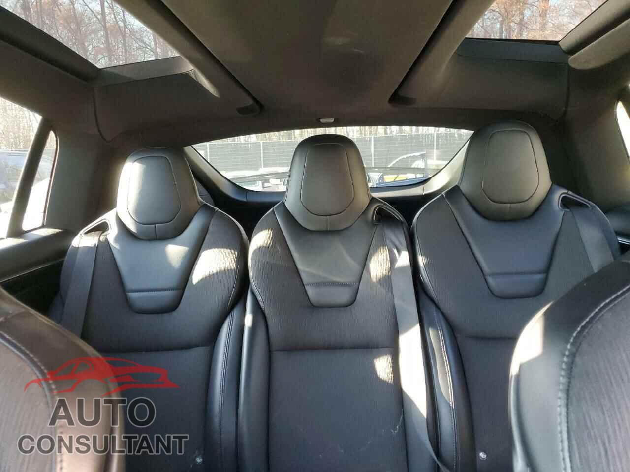 TESLA MODEL X 2016 - 5YJXCAE28GF010924