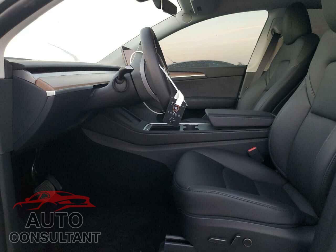 TESLA MODEL Y 2024 - 7SAYGDED5RF168445