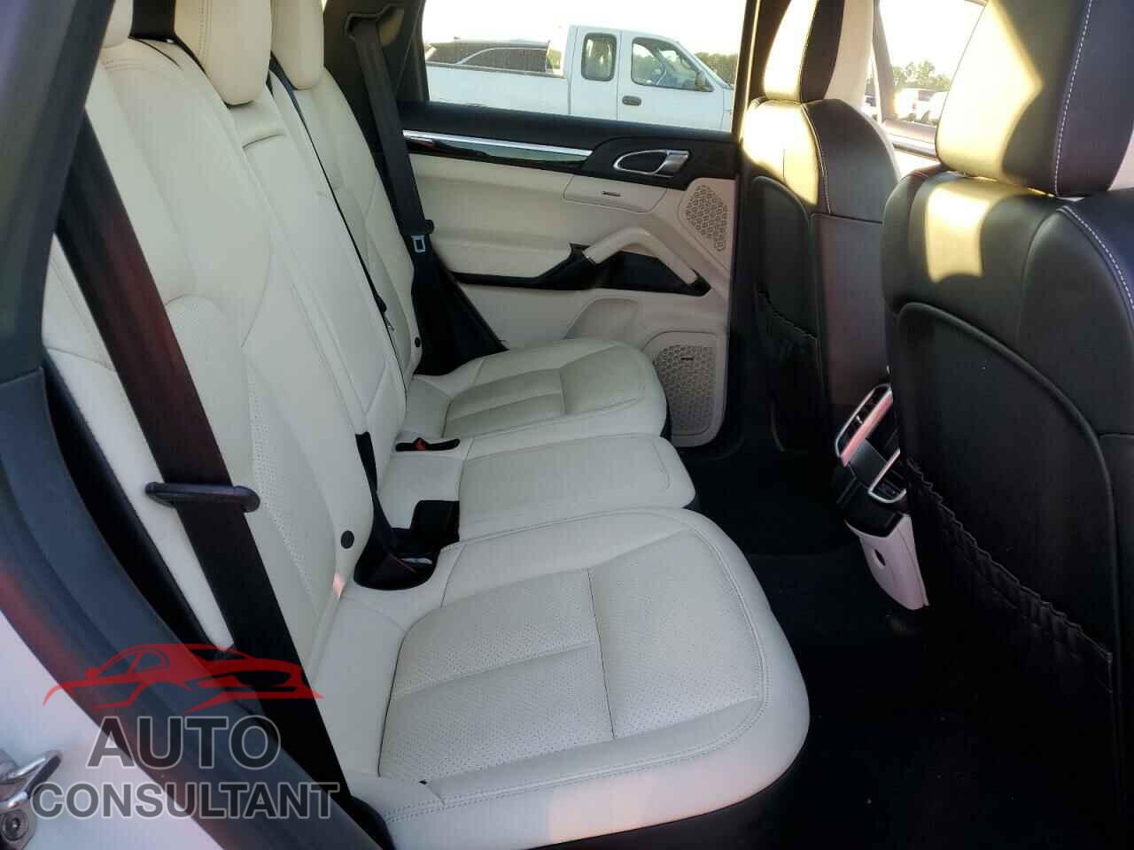 PORSCHE CAYENNE 2017 - WP1AA2A23HKA88280