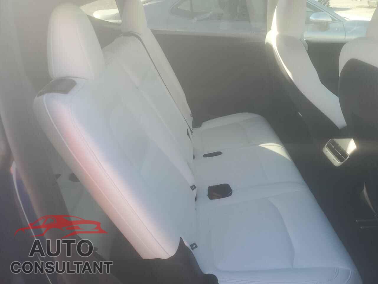 TESLA MODEL Y 2025 - 7SAYGAEE9SF224934