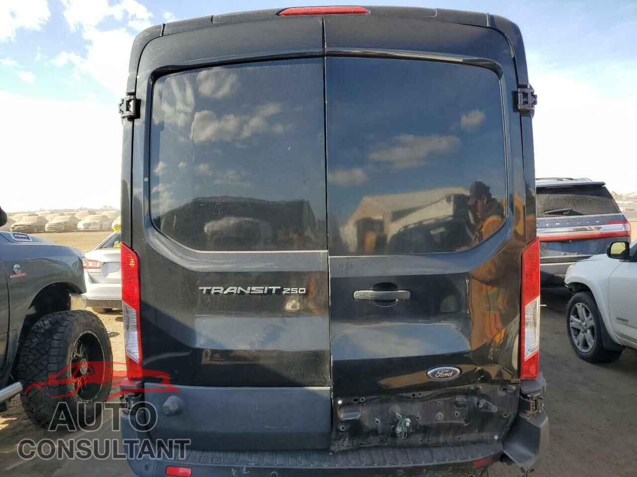 FORD TRANSIT 2015 - 1FTYR2CM6FKB28310